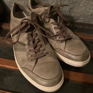 TOD’s grey sneakers